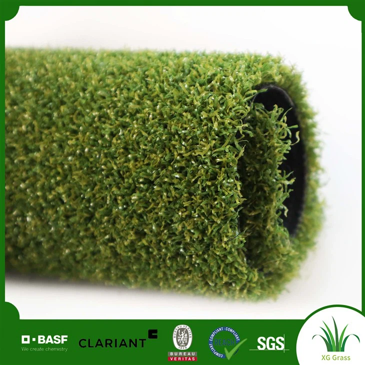 Synteettinen ruoho, joka asettaa vihreää